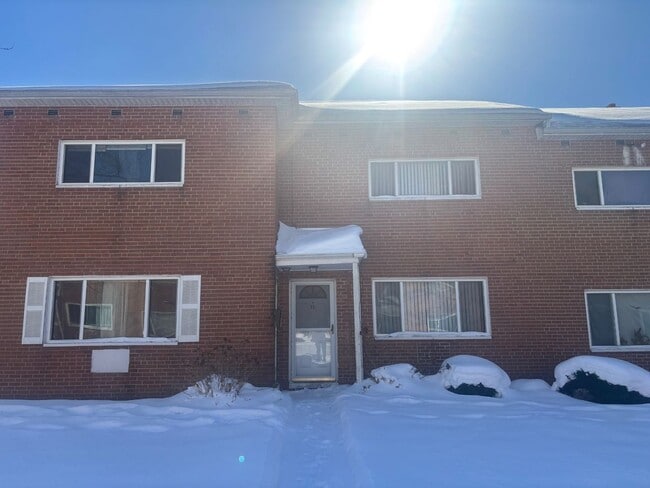 Building Photo - Charming 2-Bedroom Property in Prime Location