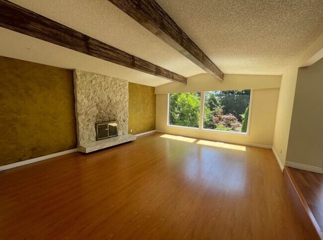 Photo - Upper House for Rent in Surrey – Panorama ... Unit Upper House