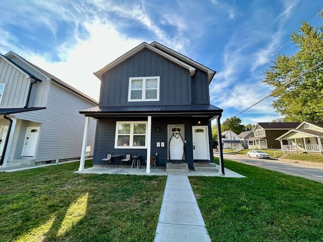 Building Photo - **SPECIAL** $250 OFF 2ND MONTH'S RENT** 3 Bedroom 2 Bath Duplex in the Heart of Indianapolis Unit B