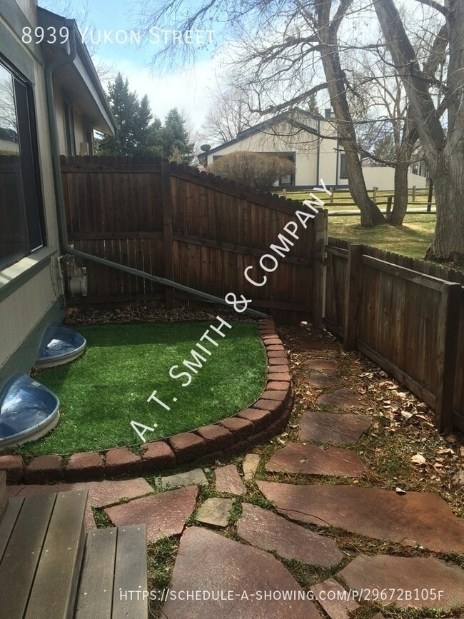 Photo - 8939 Yukon St