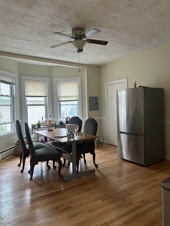 Building Photo - 56 Mozart St Unit 56 Mozart street