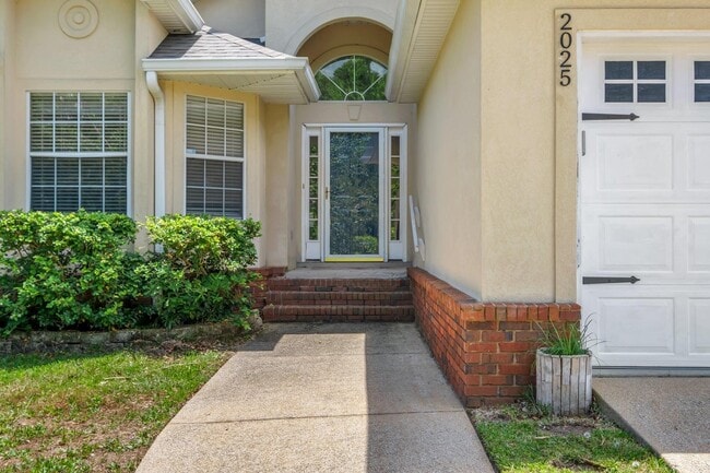 Photo - 2025 Ascot Way