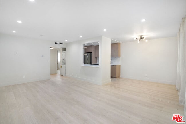 Photo - 3380 Vinton Ave Unidad 106