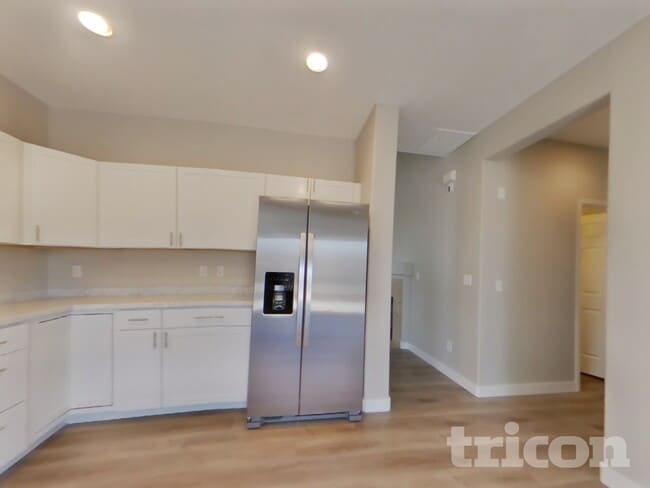 Photo - 12981 Roslyn St