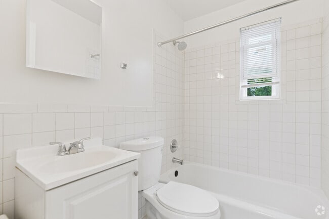 1BR, 1BA - 550SF - Bathroom