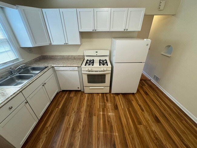 Building Photo - 401 Palomino Ln Unit 2S