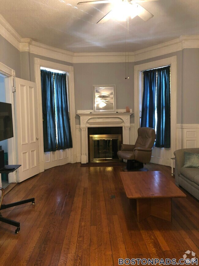 Building Photo - 290 Newbury St Rental