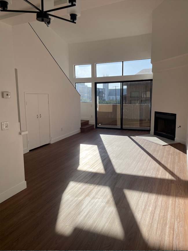 LIVING ROOM - 6665 Franklin Ave Condo Unit 16