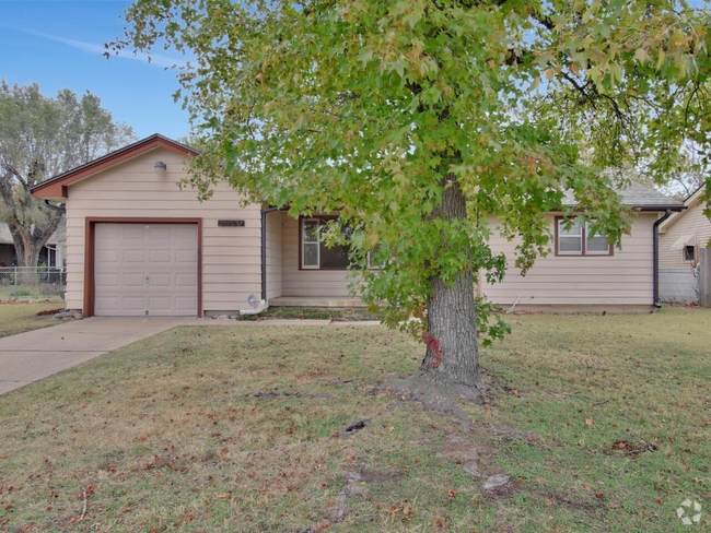 Building Photo - 2820 S Greenway Cir Rental