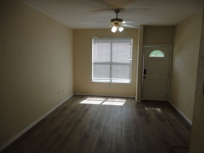 Photo - Victoria Station - 2 bedroom 2.5 bath townhouse