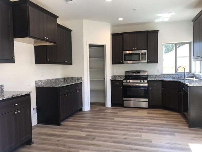 Photo - 2923 Milo Wy