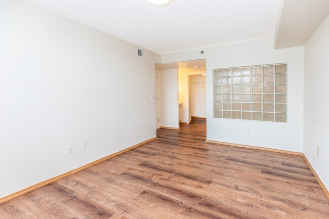 Photo - 801 S King St