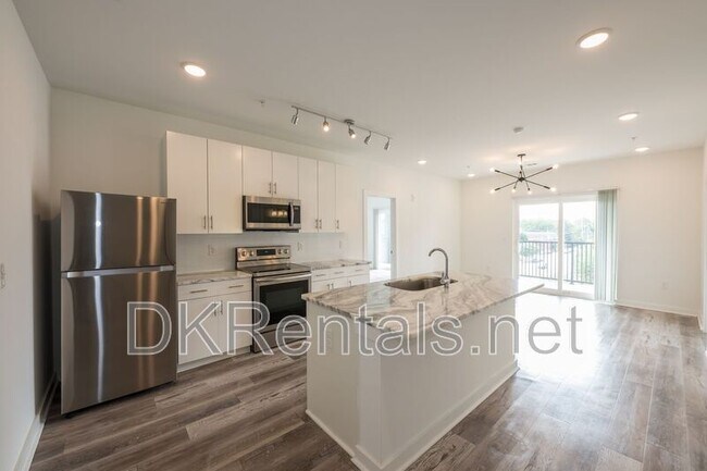 Photo - 525 Parkway Dr NE