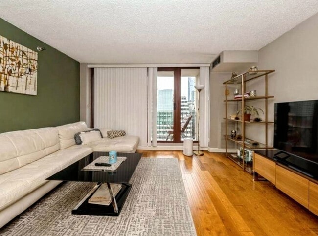 Photo - 224 N Clark St Unit ID1397246P