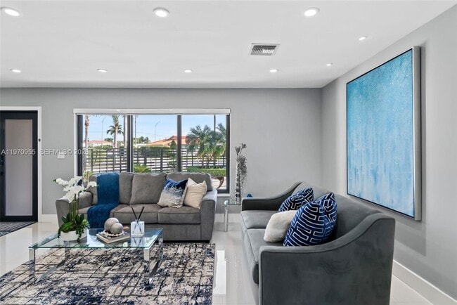 Photo - 830 SW 93rd Ave