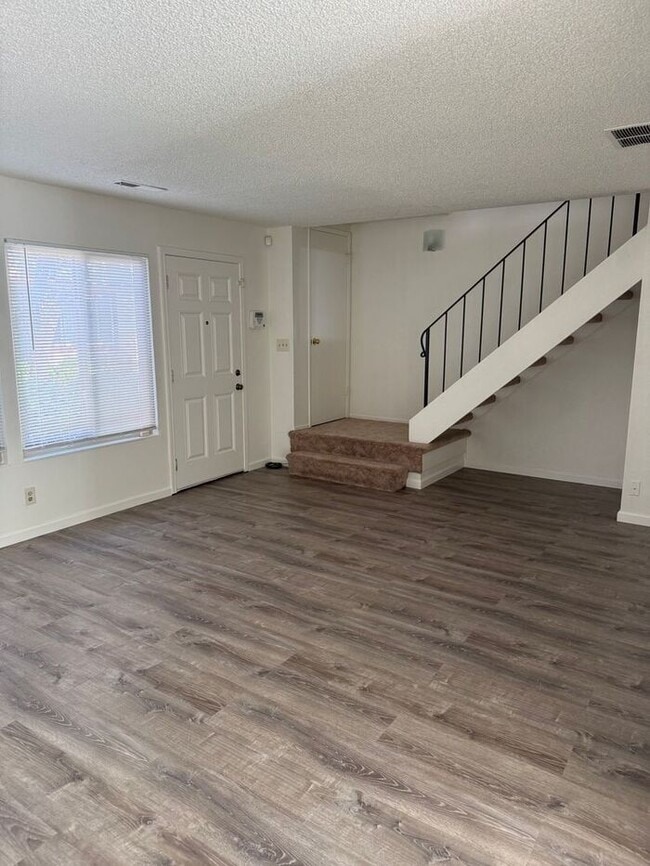 Great 2-Story Townhome