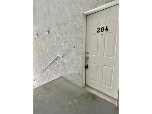 Building Photo - Application Fees Reimbursed Upon Move-In! ... Rental