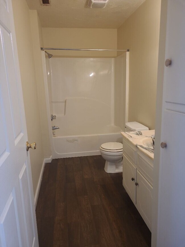 Photo - Piggott Duplexes Unit 1007 E Margaret St