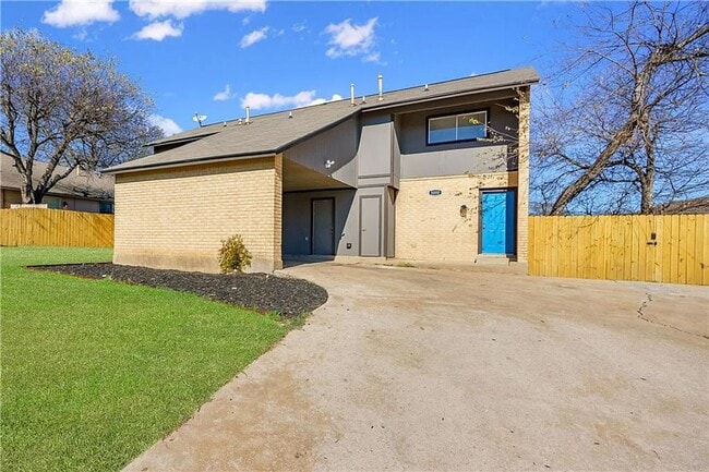 Photo - Modern Comfort Meets Relaxed Living in This Bright, Stylish Home with a Private Backyard Oasis