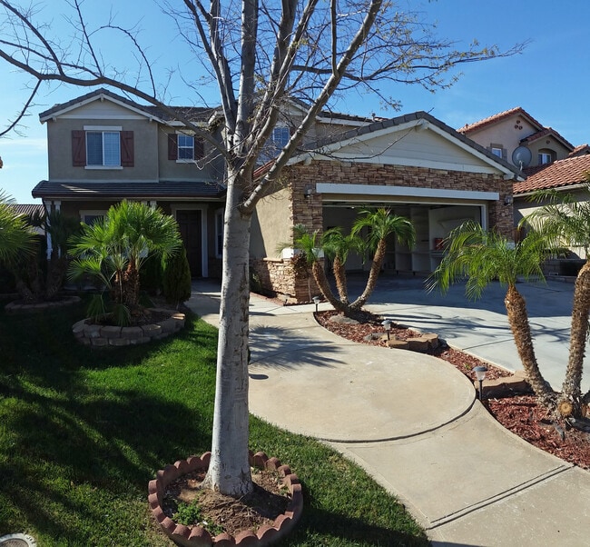 Building Photo - Beauty in the Details - 3 Bedroom / 2.5 Ba... Rental