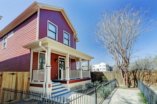 Photo - 1047 W 16th St House