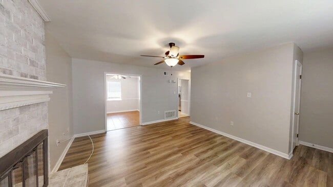 Photo - 334 Lamplighter Ln