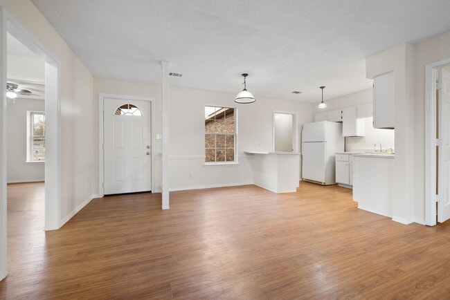 Photo - 100 Grand Brook Dr