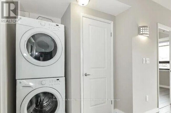 Photo - 1291 Gordon St