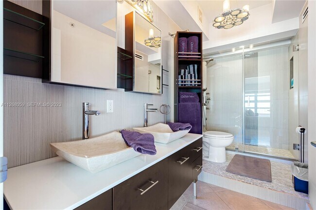 Photo - 1881 Washington Ave Unidad PHG