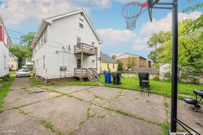 2 br, 1 bath Duplex - 3035 West 116th Stre... - 2 br, 1 bath Duplex - 3035 West 116th Stre...