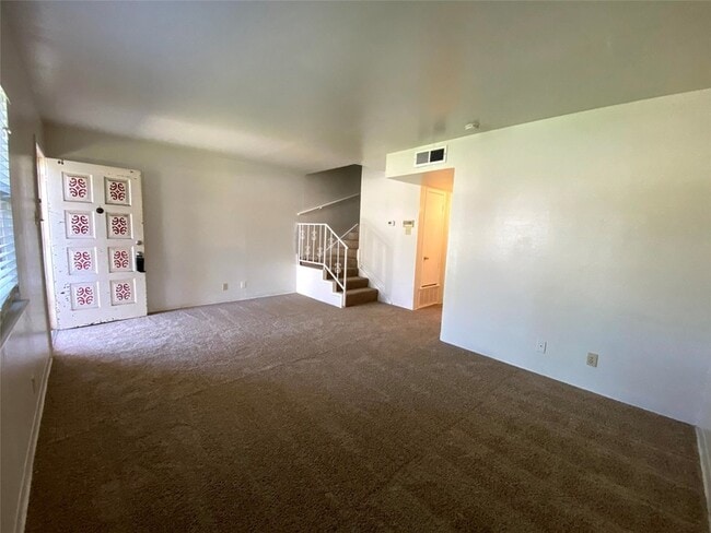 Building Photo - 4428 Valleyfield Dr