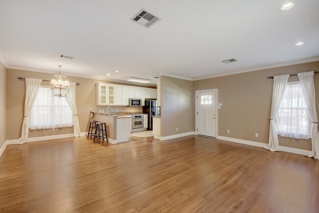 Photo - 1507 Elton Ln