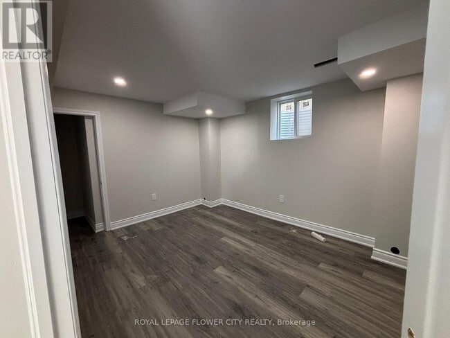 Photo - 200 Hunter Way