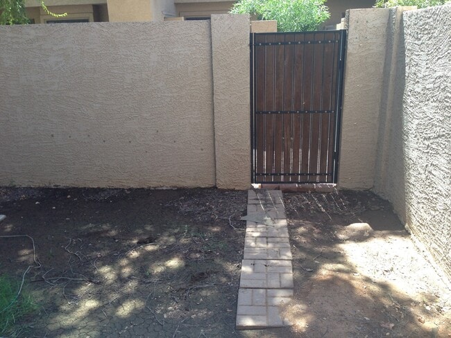 Photo - **BEAUTIFUL 2br/2.5ba TOWNHOME (ELLIOTT & ARIZONA AVE)