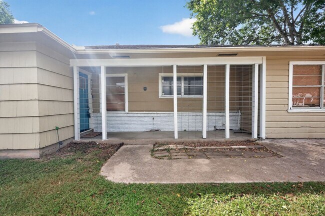 Photo - 725 Mary Lake Dr