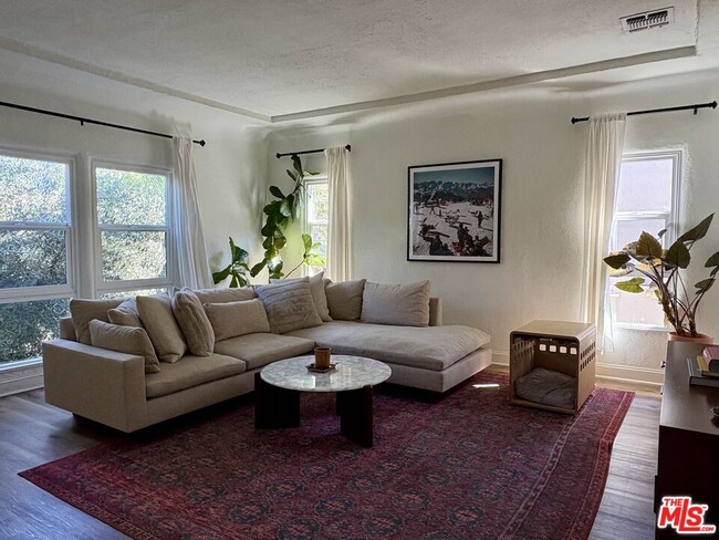 431 N Sierra Bonita Ave