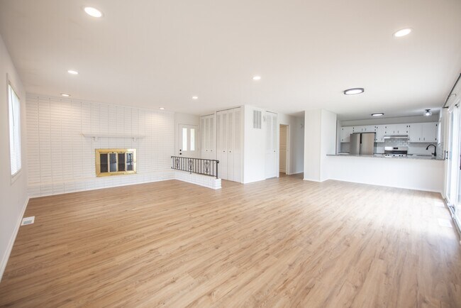 Photo - 512 Sprague Rd