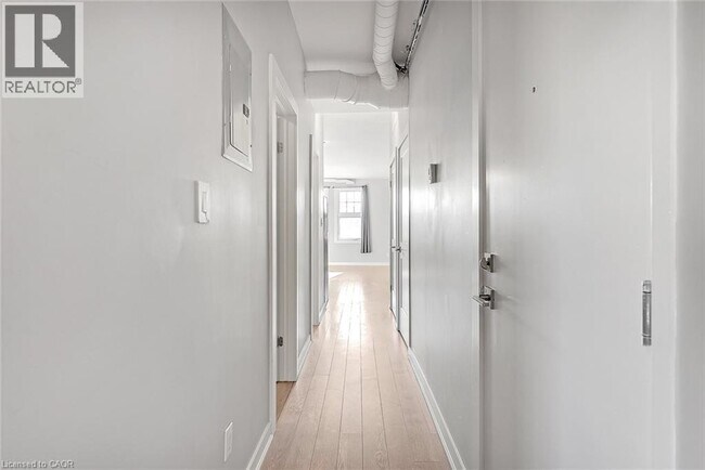 Photo - 657 Barton St E Unité 302