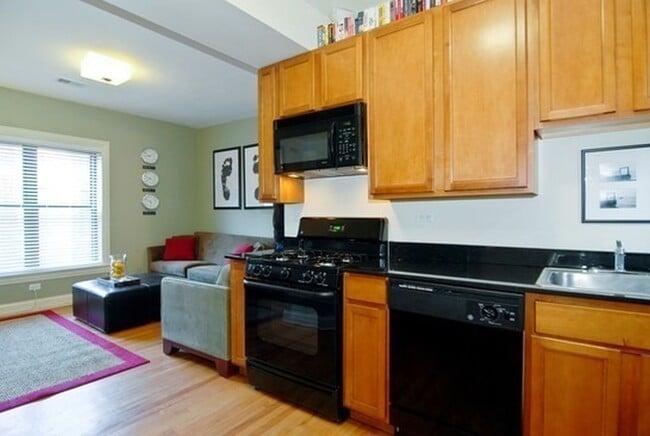 Photo - 903 W Cornelia Ave Unit 3N