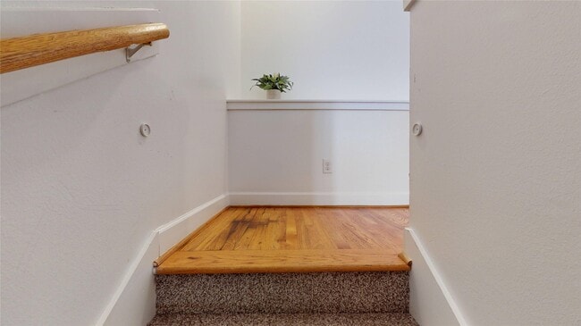 Photo - 8715 Meadowcroft Dr Unit 902