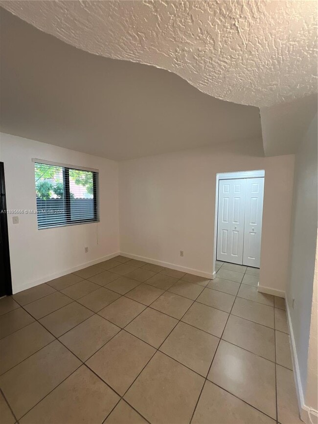 Photo - 421 SW 6th St Unidad 4