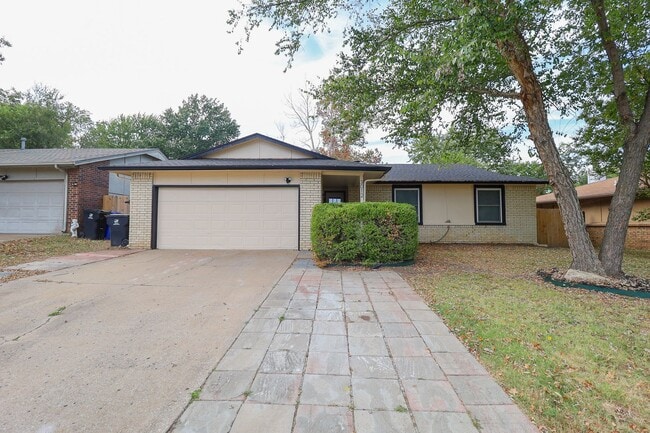 Building Photo - 3 bed/2bath! Fully remodeled!