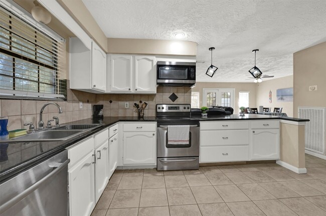 Photo - 14102 Sylvia Dr