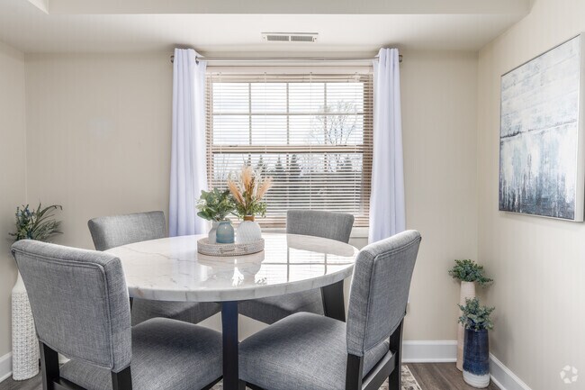 2BR, 1BA - 894SF - Dining Room - Security Park Apartments
