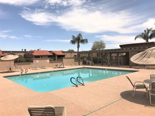 Photo - **BEAUTIFUL RENOVATED 2 BEDROOM/2 BATHROOM PATIO HOME IN CHANDLER (CHANDLER BLVD & COOPER)**