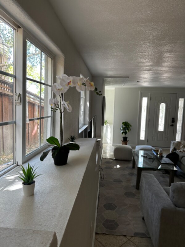 Photo - 3280 Morcom Ave Unidad B