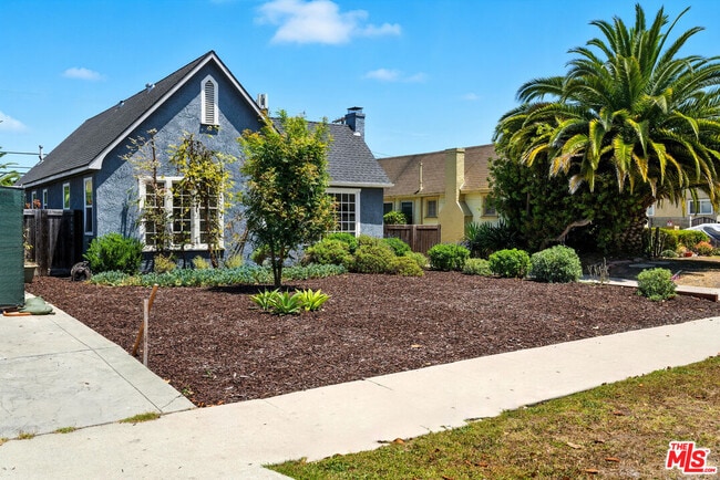 Photo - 5428 S Victoria Ave