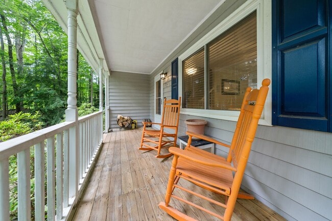 Photo - 3 Bedroom, 2 Bath in Hillsborough with Fenced yard!