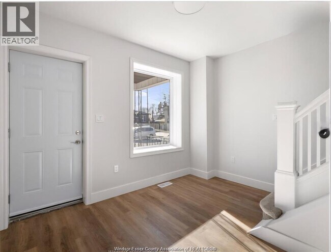 Photo - 1080 Niagara St