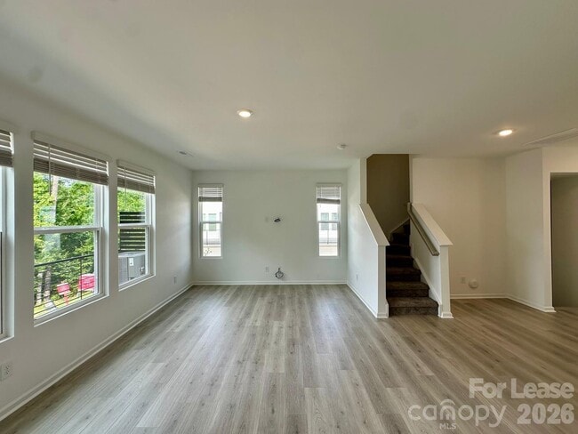 Photo - 1556 Blanche St